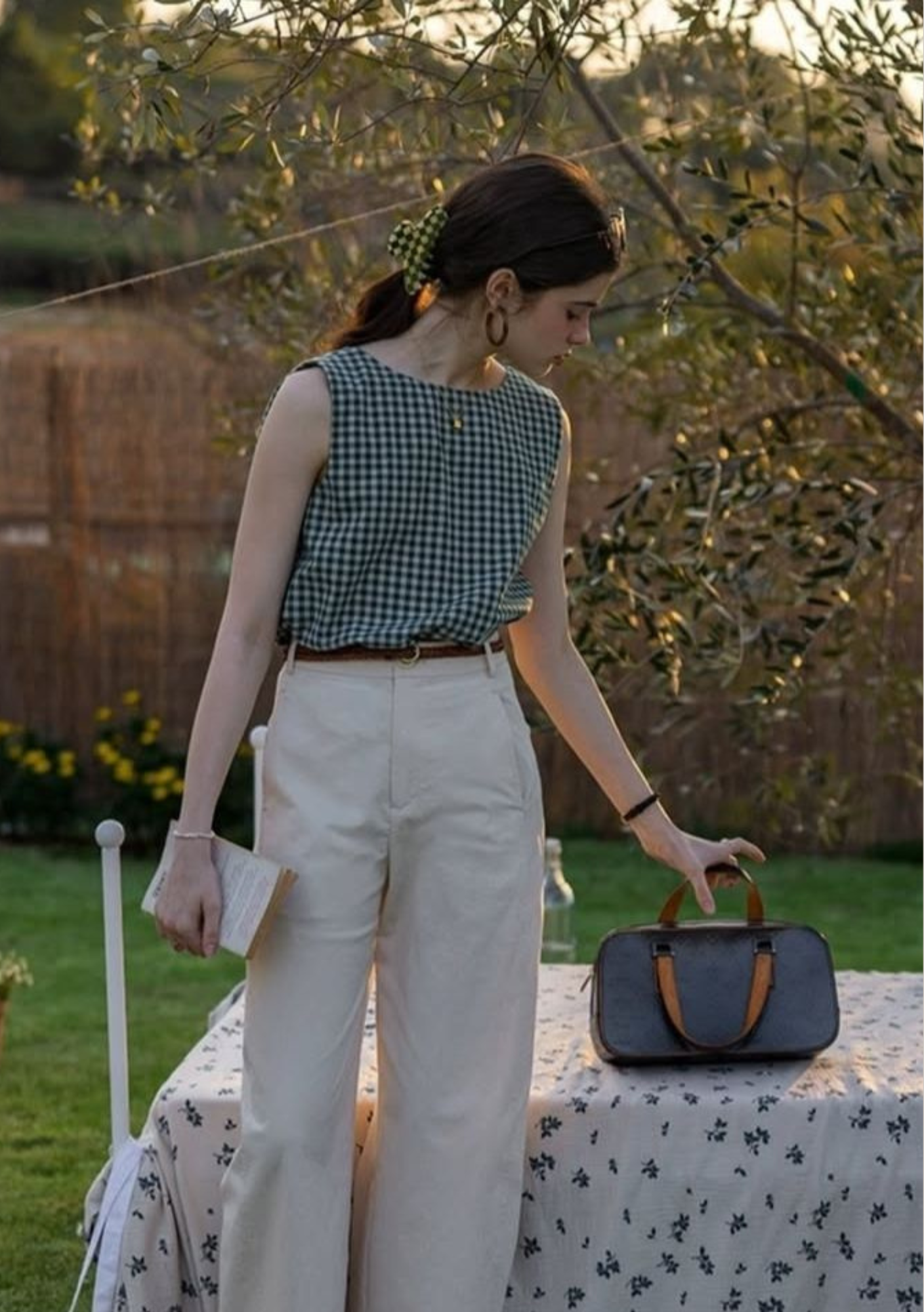 Formal Dress Fashion Minimalist Simple Instagram Post (600 x 600 px) (736 x 736 px) (5.14 x 7.3 in) (5.14 x 7.6 in) (5.14 x 7.3 in) (2)-2