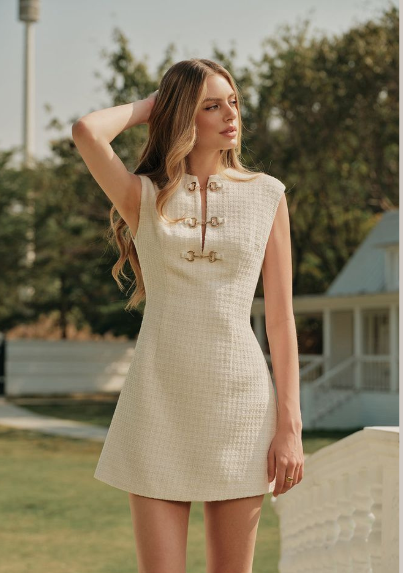 Formal Dress Fashion Minimalist Simple Instagram Post (600 x 600 px) (736 x 736 px) (5.14 x 7.3 in) (5.14 x 7.6 in) (5.14 x 7.3 in) (3)-2