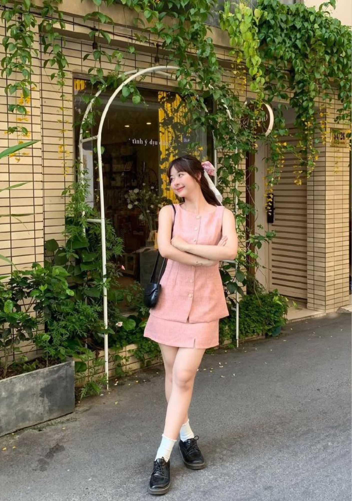 Formal Dress Fashion Minimalist Simple Instagram Post (600 x 600 px) (736 x 736 px) (5.14 x 7.3 in) (5.14 x 7.6 in) (5.14 x 7.3 in) (8)-2
