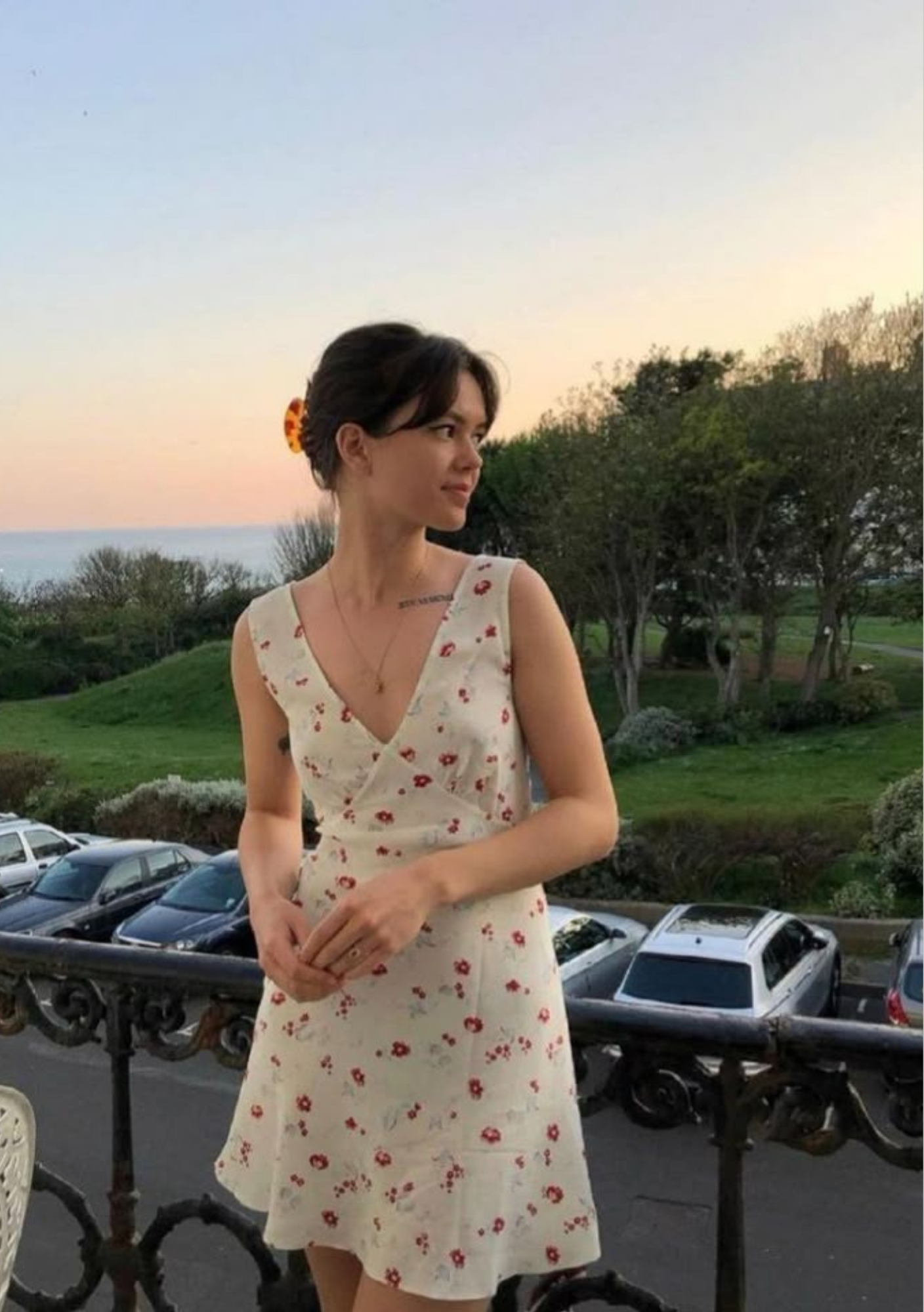 Formal Dress Fashion Minimalist Simple Instagram Post (600 x 600 px) (736 x 736 px) (5.14 x 7.3 in) (5.14 x 7.6 in) (5.14 x 7.3 in) (9)-3
